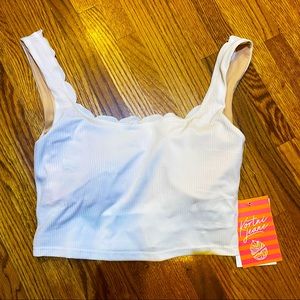 NWT Kortni Jeane ribbed white scalloped top